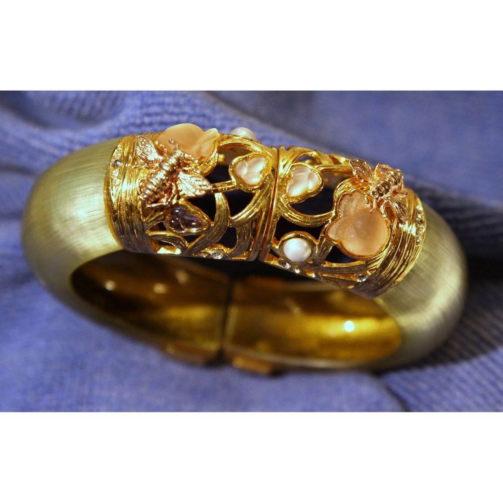 Alexis Bittar Lemon Lucite, Crystal, Pearl and Bee Hinged Bangle Bracelet. A3 - Picture 13 of 15